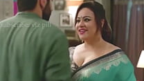 aunty hot cleavage show